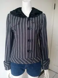 在飛比找Yahoo!奇摩拍賣優惠-HIDESAN 海蒂山灰色條紋外套(女、SIZE:M號)
