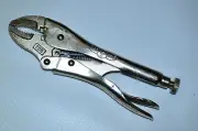7CR Vise-Grip Locking Pliers MADE IN U.S.A.SINCE 1924 THE ORIGINAL STAMP ON IT