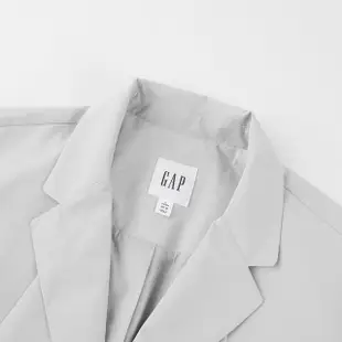 【GAP】男裝 Logo防風防雨翻領西裝外套-銀灰色(884815)