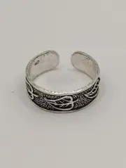 Sterling Silver Toe Ring Leaf Design. Nature Theme. Adjustable Size. 925 Silver.
