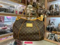 在飛比找Yahoo!奇摩拍賣優惠-☆最愛二手精品☆ LOUIS VUITTON LV 字紋金牌