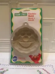 Wilton SESAME STREET ELMO 1998 Stoneware COOKIE MOLD -new