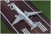 1:400 JC Wings BOEING 777-300ER Passenger Airplane Flap Down Diecast Plane Model