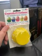 Cupcake Creations Yellow No Muffin Pan Required 32 Baking Cups New!
