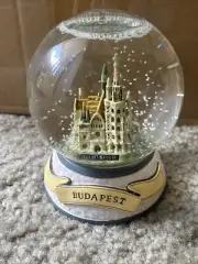 BUDAPEST Matthias Church W/ball Medium snow globe 80mm