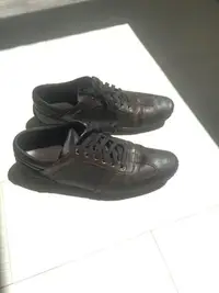 在飛比找Yahoo!奇摩拍賣優惠-TODS 與 ARMANI 合作男休閒皮鞋