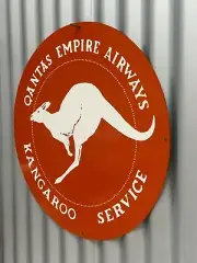 QANTAS AIRWAYS 560 MM DIAMETER METAL SIGN KANGAROO SERVICE EMPIRE AIRLINES