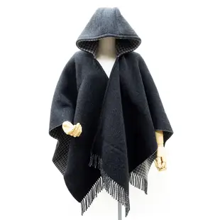 【FENDI 芬迪】 FENDI 羊毛logo披肩/圍巾 (黑灰)