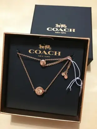 美國正品直購Coach 時尚新款 玫瑰粉-馬蹄C字Logo磁吸式手環、手鏈 、手飾 、手鍊、 手鐲、熱銷大馬車金LOGO雙項鍊、經典金色-大馬車 半鍊式手環. 飾品系列-(保證美國OUTLET直購全新100%正品櫃購入)-送禮自用都適宜.*vivi shop*