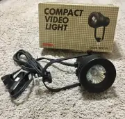 Star-D SDVL103 Compact AC Video Light 250w Cold Shoe Adapter & Reflector