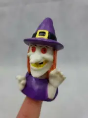 Vtg APPLAUSE Halloween Spooky Splashers Finger Puppet witch color changing (ak)