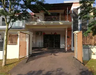 古來市中心的4臥室獨棟住宅 - 250平方公尺/3間專用衛浴Kulai Homestay 129 - Entire Home up to 8 Adults