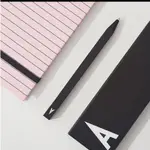 丹麥 DESIGN LETTERS 設計師品牌，字母款筆盒， 由丹麥國寶設計師 ARNE JACOBSEN 所設計