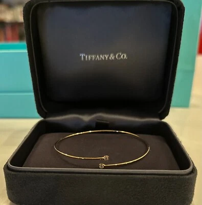 Elsa Peretti Diamond Hoop Single-row Bangle in 18K Gold. Brand New. Size Small.