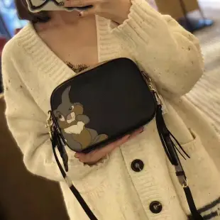 美國正品 琪琪OUTLET代購 COACH 69253 Disney X 新款兔子女士流蘇包 斜跨相機包 附購買證明