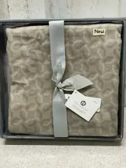 Hotel Collection Interlock Lambswool / Cashmere Throw 50" x 70" Camel New