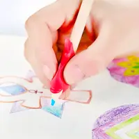 在飛比找松果購物優惠-☆【握筆器】海豚造型握筆器 環保兒童學生寫字握筆矯正器 握筆