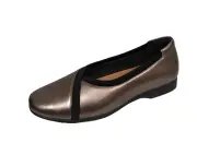 CLARKS UN DARCEY EASE 2 PEBBLE METALIC DRESSY LEATHER FLAT WITH BLACK TRIM 6.5M
