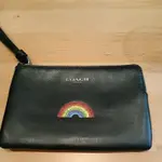 COACH 黑色彩虹造型款手拿包 零錢包 優惠中