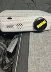Fangor Projector Full HD Model F-701 w/ Carry Bag Bundle White BRAND NEW