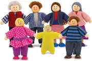 Melissa & Doug 7-Piece Poseable Wooden Doll Family for Dollhouse (2-4 Inches Eac