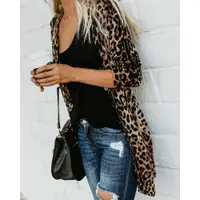 在飛比找ETMall東森購物網優惠-時尚歐美性感紐扣豹紋印花外套