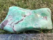 Chrysoprase / Nickel chalcedony freeform display piece. Weighs: 2044g