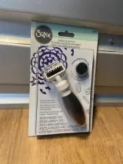 Sizzix Accessory - Die Brush w/Magnetic Pickup Tool, 661672