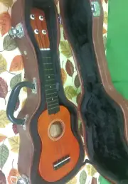 Vintage Hawaii 21" 4 String Guitar Ukulele Art W/ Nice Felt Lined Case W/ Clasps