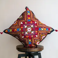 在飛比找誠品線上優惠-【Tramper】印度沙漠 水煙刺繡 手工編織抱枕套－沙漠花
