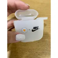 在飛比找蝦皮購物優惠-小雛菊 NIKE airpods 耳機殼 藍芽耳機殼 矽膠殼