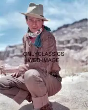 1953 CANDID JOHN WAYNE CIGARETTE BREAK WHILE FILMING WESTERN "HONDO" 8X10 PHOTO