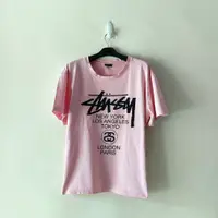 在飛比找蝦皮購物優惠-Stussy World Tour 粉色 T 卹尺寸 XXL