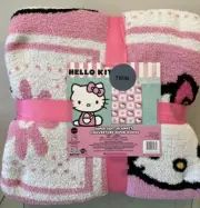 NWT Hello Kitty NEW RELEASE White&Pink Daisy Checkered Sherpa TWIN Blanket 60x90