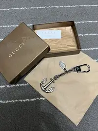 在飛比找Yahoo!奇摩拍賣優惠-GUCCI 船錨 鉚釘 鑰匙圈 LOGO 吊飾 飾品 掛飾 