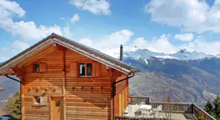 A luxurious 6 person chalet with superb view