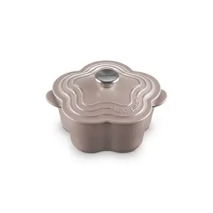 【Le Creuset】琺瑯鑄鐵鍋山茶花鍋20cm(焦糖奶茶-鋼頭-內鍋白)