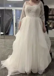 Beautiful Oleg Cassini Wedding Dress SIZE 18W