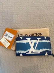 Louis Vuitton Zippy Wallet Escale Blue M68841