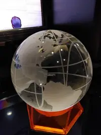 在飛比找Yahoo!奇摩拍賣優惠-奧地利7cm地圖“水晶球”