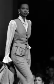 Amalia Vairelli model in a Yves Saint Laurent fashion show 1993 Old Photo 1