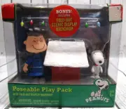 New PEANUTS Poseable Play Pack LUCY & SNOOPY Christmas w/Display Backdrop