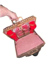 Antique English style wicker picnic basket set. Service for 4. Handle. Closures.