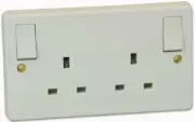 2 GANG SWITCHED SOCKET WITH OUTBOARD RO, FINISH WHITE MOULDED, PROD FOR CRABTREE