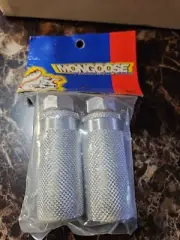 NOS Mongoose Freestyle BMX Bicycle Foot Pegs 90's 26T Threaded 3/8" Axle GT Haro