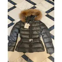 在飛比找蝦皮購物優惠-全新正品  Moncler 法國羽絨之王  女款短版貂毛羽絨