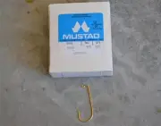 New Mustad Aberdeen 90 Degree Gold Fish Jig Hook Size 4/0 32762 Box 100 hooks