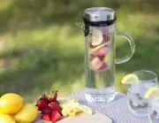 Glass Infusion Pitcher With Built In Strainer