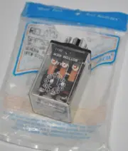 NEW SELECTA SR67S300A7 - 10 Amp - 240 VAC Relay - 28 VDC - 11 Pin Octal