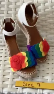 Franco Sarto Womens Clemens6 Rainbow floral Shoes 7 Medium Wedges Sandal NIB